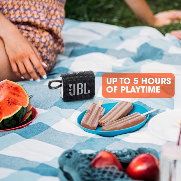 JBL Go 3 - Mini altavoz Bluetooth portátil, gran audio y graves potentes, IP67 resistente al agua y al polvo, 5 horas de reproducción, altavoz para el hogar, el exterior y los viajes (Negro) - Imagen 4